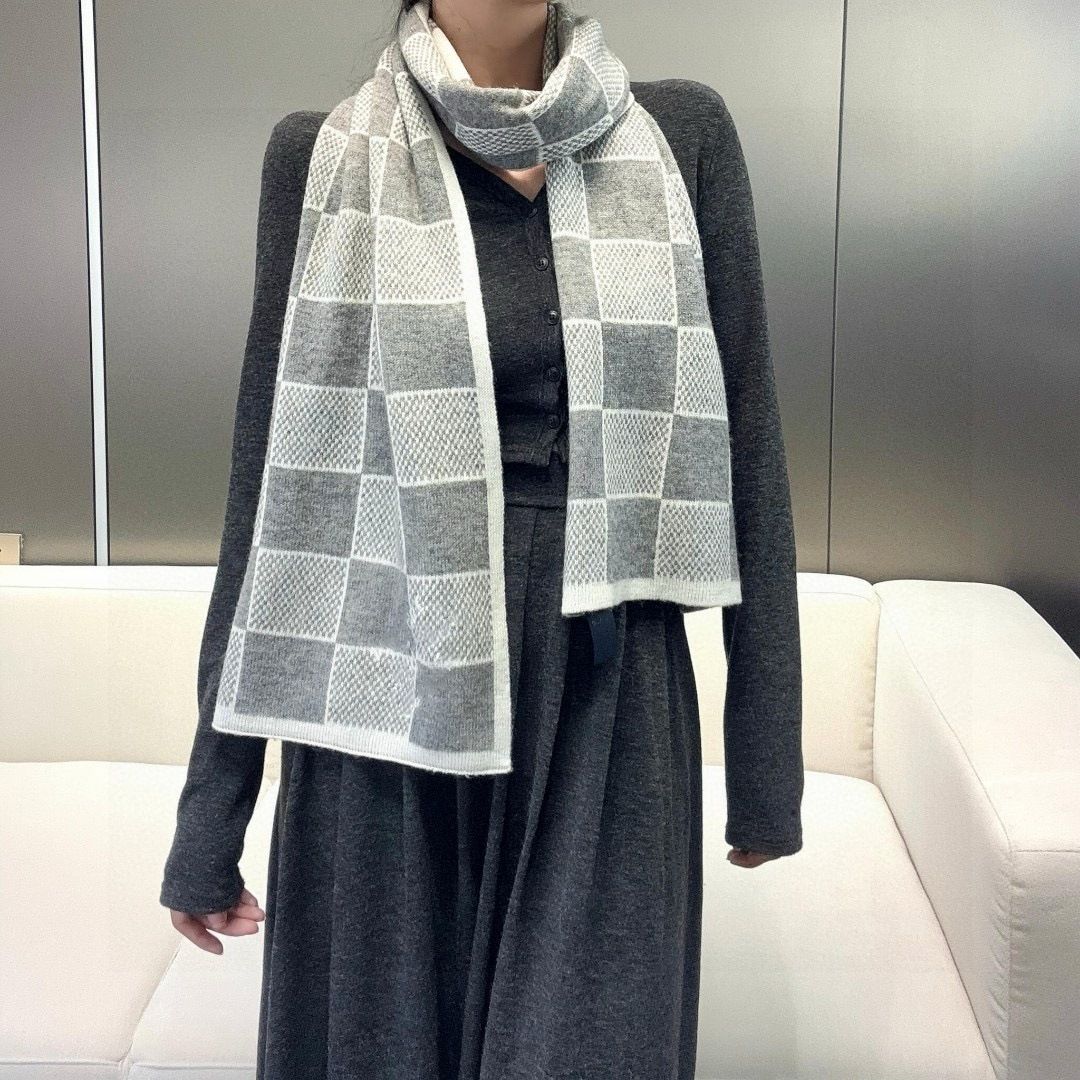 Sciarpa da uomo in morbida lana lavorata a maglia con motivo scozzese ricamato, stile di nicchia alla moda, all'ingrosso transfrontaliero, stile di coppia, autoriscaldante_voghion.com