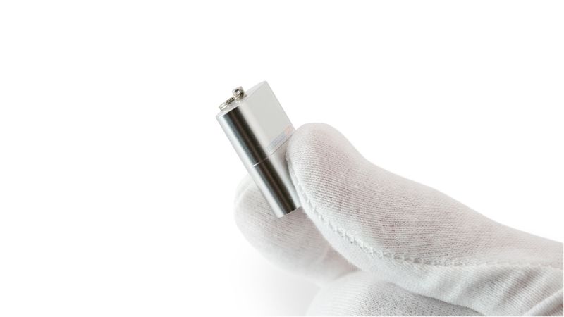 Premium Keychain Card Reader with Silver Body for Swift Data Transfer_voghion.com