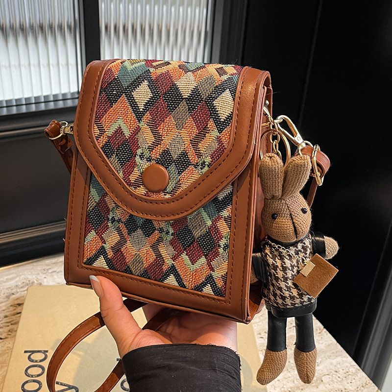 Borsa a tracolla verticale di alta qualità alla moda 2024 con tracolla a quadri per telefono da donna_voghion.com