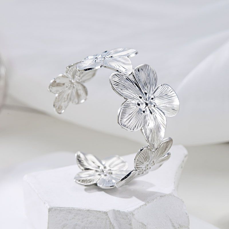 1PC Women's Fashion Trendy Waterproof Stainless Steel Flower Bracelet Jewelry Date Travel Banquet Party Holiday Dressing Gift_voghion.com