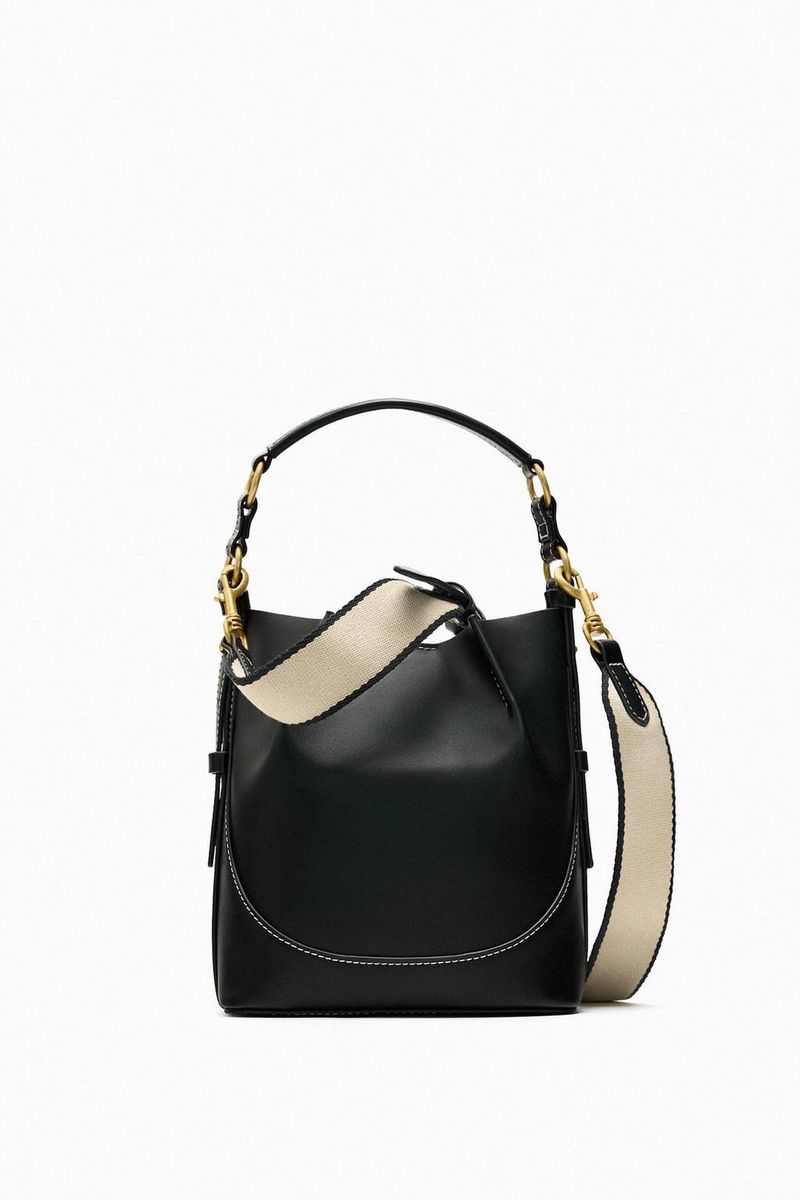 Z foreign trade cross border women's 2024 new large capacity wide shoulder strap one shoulder hand held drawstring hand held crossbody bucket bag_voghion.com