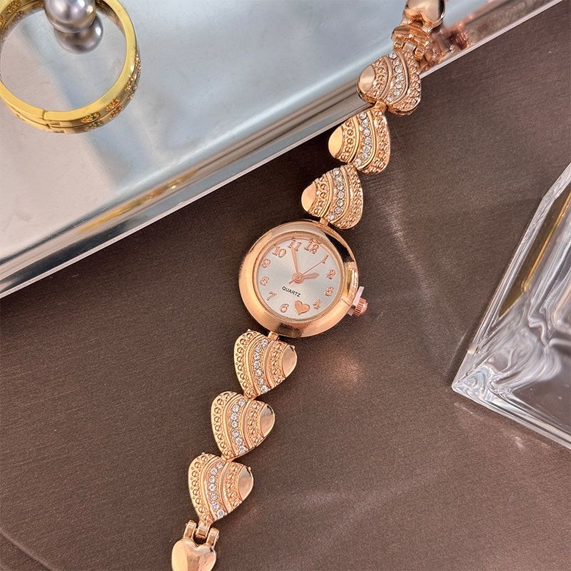 Dames armbandhorloges Nieuw retro hart diamanten armbandhorloge Middeleeuws niche prachtig horloge Live-uitzending_voghion.com