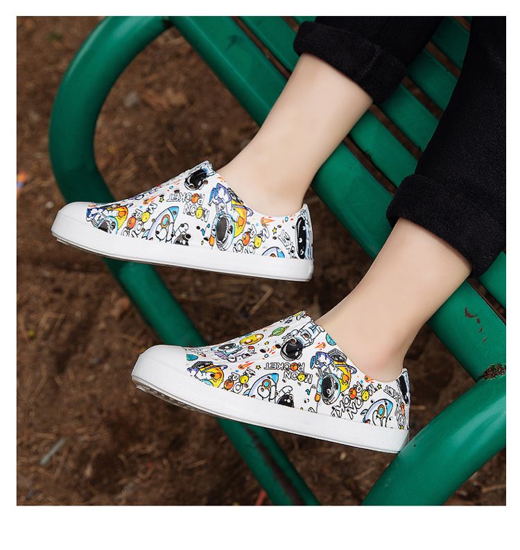 Chaussures d'été à trous pour enfants, sandales de dessin animé polyvalentes, décontractées, respirantes, douces et imperméables, version coréenne de la pluie_voghion.com