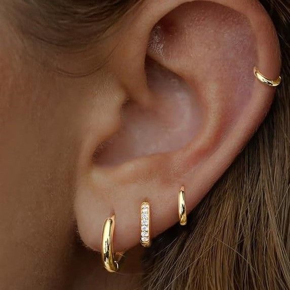 Orecchini a clip di lusso con luce a nicchia in rame intarsiato con zirconi, semplici orecchini versatili alla moda di alta gamma, set da 4 pezzi_voghion.com