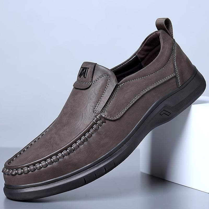 Geeignet für alle Jahreszeiten Herren 2025 Sommer Neue Rindsleder Weiche Sohle Atmungsaktiv Business Casual Leder Dünne Slip-On Dad Schuhe Männer_voghion.com