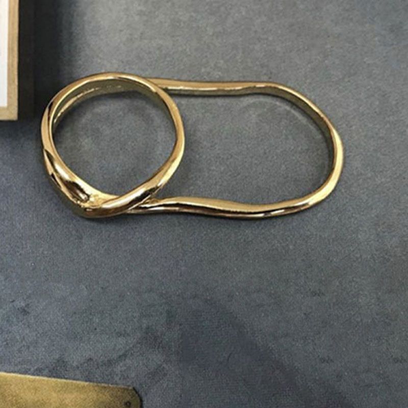 Solider, schlicht gestalteter Livvy-Ring für Damen, zwei gekreuzte Finger, eingelegt mit hochwertigem Silber_voghion.com