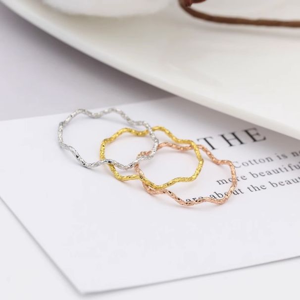 Nieuwe Niche Ultra-dunne Wave Twist Textuur Joint Plain Band Vergulde Titanium Stalen Ring_voghion.com