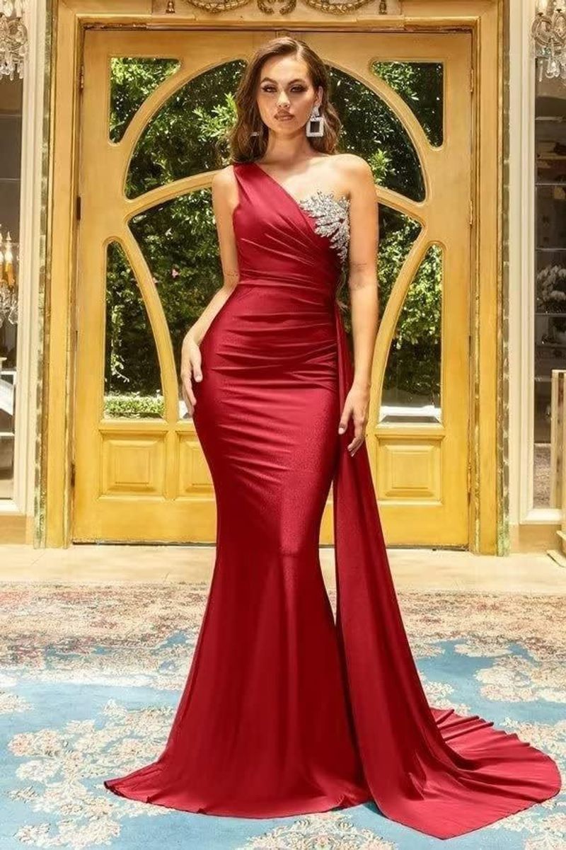 Damenbekleidung neues neues One-Shoulder-Fishtail-Schlanktemperament-Bankett-Abendkleid_voghion.com