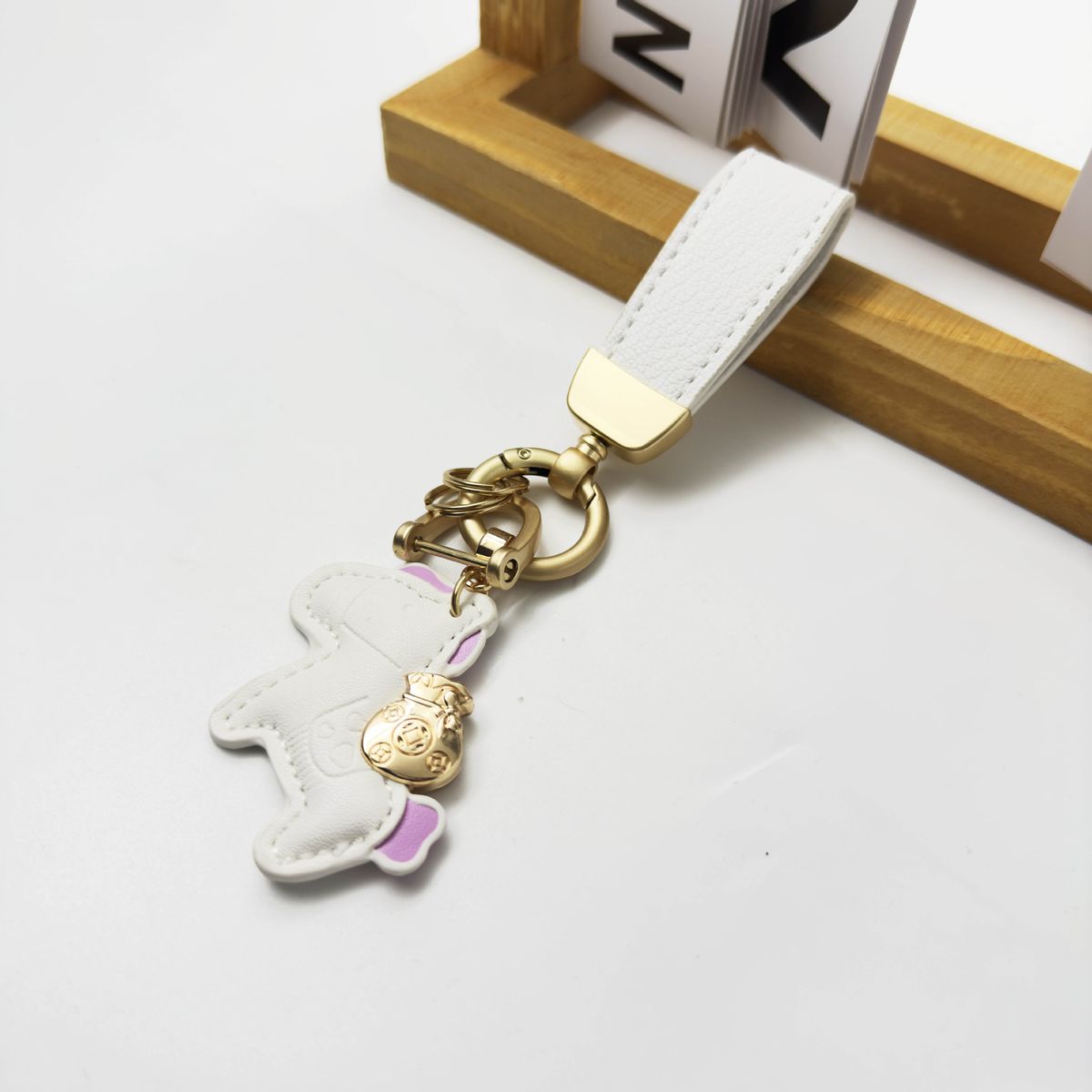 Portachiavi carino "Get Rich" per uomini e donne, catena di cartoni animati, squisito zaino con ciondolo a forma di pony, portachiavi per auto._voghion.com