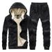 „Herren-Set aus Hoodie und Jogginghose mit Fleecefutter, warmer, winterlicher Trainingsanzug mit Sherpa-Futter, lässiger Lounge- und Streetwear-Zweiteiler (Schwarz/Blau)“_voghion.com