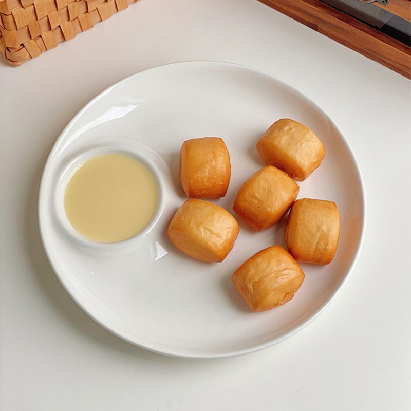 Piatto da portata in ceramica moderna da 10" con vassoio per salse – Piatto bianco versatile per gnocchi, sushi e antipasti, adatto al microonde e alla lavastoviglie_voghion.com