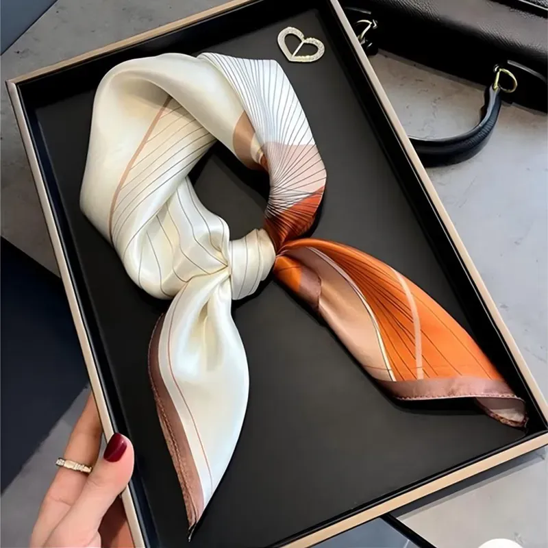 Stile sofisticato con sciarpe di seta con motivi geometrici di grandi dimensioni, accessorio di moda ideale_voghion.com