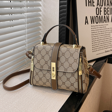 High-end Texture Bag Women's 2023 Spring New Trendy Fashion Handbag All-match one-shoulder diagonal lady's bag_voghion.com