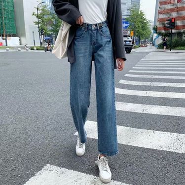 High waisted blue jeans for women in early spring 2023, small Hong Kong style casual look, tall and slim straight leg_voghion.com