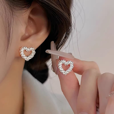 Women's earrings silver love earrings for women, versatile niche design earrings, simple light luxury style earrings_ipsvogv.com