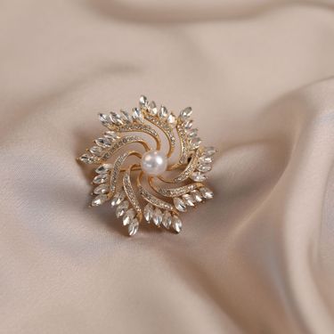Luxury New Atmospheric Fireworks Brooch Fashion High-end Pearl Temperament Brooch High-end Suit Versatile Pin Accessories_voghion.com