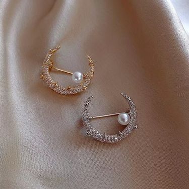 New Fashion Temperament Diamond Moon Brooch Women Cute Niche Design Pearl Anti Exposure Pin_voghion.com