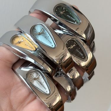 New Y2k Shaped Teardrop Bracelet Watch Female Couple Exquisite Light Luxury Senior Sense Of Antique Millennium Wind Quartz Watch_voghion.com