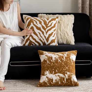 Luxury Modern Throw Pillow Covers - Minimalist Decorative Sofa Pillows For Living Room & Bedroom (Set Of 2, Premium Velvet, Stylish & Cozy)_voghion.com