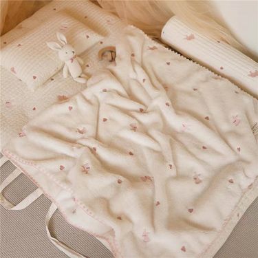 Ins Korean Autumn/Winter Baby Skin Friendly Kindergarten Nap Embroidered Velvet Lace Blanket Wrap_voghion.com