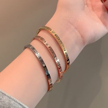 Light luxury rose gold Roman numeral hollow bracelet for women, no fading, movable mouth, engraving, Valentine's Day gift_voghion.com