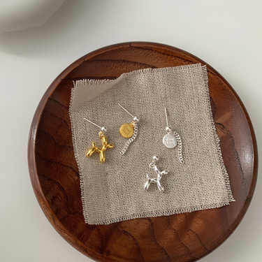 Sier VENUS Sterling Fashion Letter Round Dog Earrings Ladies Asymmetrical Balloon Dog Earrings Tassel Chai_voghion.com