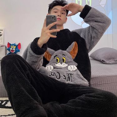 2024 autumn and winter plush pajamas for men, thickened coral fleece cartoon youth men's home suit set_voghion.com