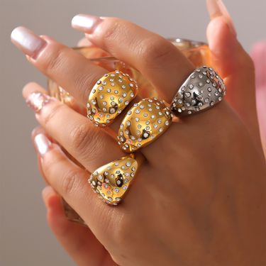 Fashionable And Personalized Wide Face Geometric Diamond Inlaid Ring For Women, British Style Titanium Steel Ring_voghion.com