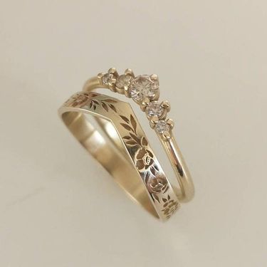 New Jewelry Simple Versatile V-Shaped Flower J Women's Engagement Wedding Ring Set_voghion.com