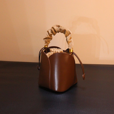 P7 Women's Bags 2023 New Bucket Niche Design Vegetable Basket High-end Petal Portable Crossbody Bag_voghion.com