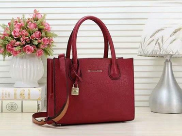 2023 new trend women's handbag lock bag Daily commute shoulder bag oblique span bag_voghion.com