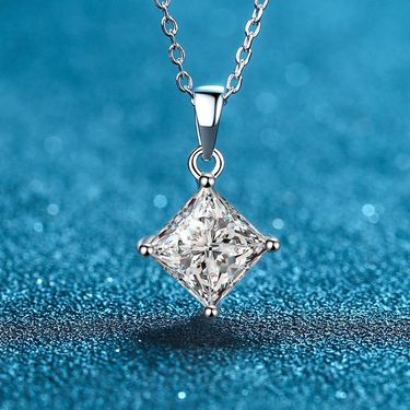 XDY Pure Silver Simple Four Claw Pendant 1 2 Carat Princess Square Alien Mosan Diamond Necklace_voghion.com