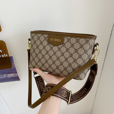 Women's single shoulder bag daily collocation summer new PU Messenger bag fashion presbyopic letter women's bag wholesale_voghion.com