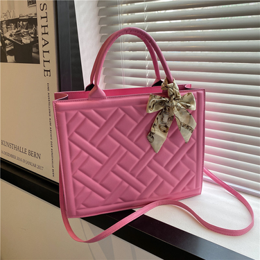 Fashionable and versatile women's bag 2023 summer new silk scarf handbag Bags feeling single shoulder diagonal armpit small square bag_voghion.com