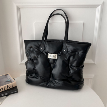 2023 Large Capacity Fashion One Shoulder Underarm Leisure Retro Handbag with Small Form Design, Filled with Cotton Cloud Tote Bag_voghion.com