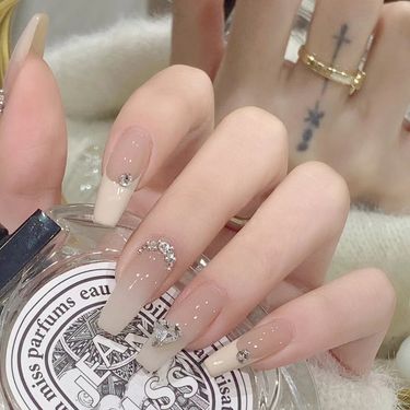 Milk White Gradient Nude Wearing Nail Crooked Heart Diamond Temperament French Style Nail Patch Finished Product_mkmklike.com