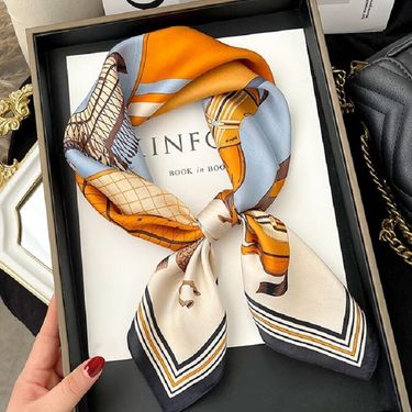Palace Grid Horse Print Women's Mulberry Hangzhou Silk Versatile Small Square Neck Scarf Manufacturer Wholesale_voghion.com