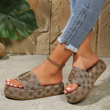 Designer Slippers Free Shipping 2025 New Fashionable Casual Breathable One Line Thick Soled Sandals Indoor Outdoor Wear For Women_voghion.com