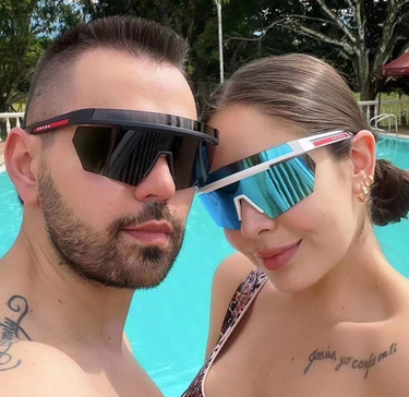 SPS01 One Piece Oversized Frame Connected Sunglasses, Modern And Charming, With A Trendy Street Photo Of Sunglasses_voghion.com