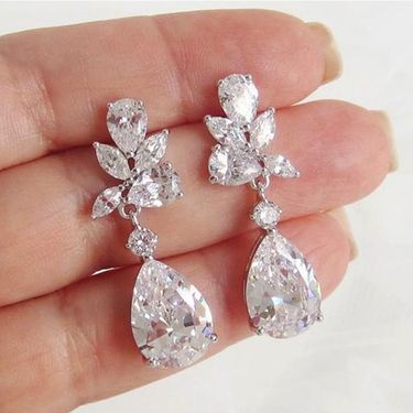 Cao Shi's new wedding jewelry sweet pear shaped water drop Zircon Earrings wedding dinner bride Earrings_viptrois.com