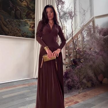 2025 Women's INS New Dress Temperament V-Neck Waist Cinched Pleated Long Style Banquet Display_voghion.com