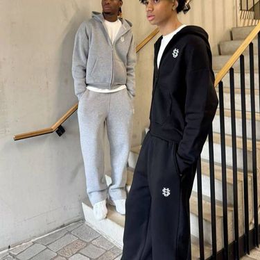 Men's Zip-Up Hoodie & Sweatpants Set. Regular Fit, Non-stretch Fabric With Pockets. Ideal For Fall/winter Casual And Athletic Wear. Features A Logo._voghion.com