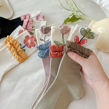 Cotton Breathable Women's Socks In Autumn And Winter, Three-dimensional Sweet Flower Mid Tube Socks, College Style, Niche Women's Socks_voghion.com