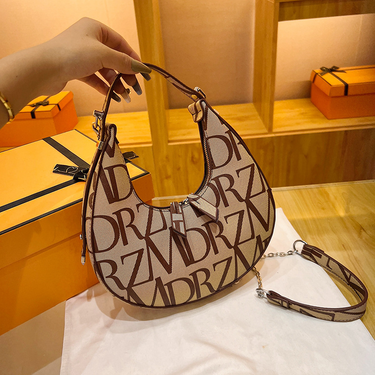 New 2024 super hot fashion print Japanese and Korean cross-border popular single shoulder armpit bag texture chain cross-body bag_voghion.com