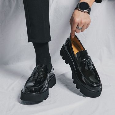 Large pointed formal business leather shoes, 2023 thick sole single shoe, round toe tassel men's loafers_voghion.com