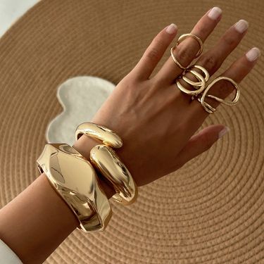 Exaggerated Ins Metal Smooth Wide Design Irregular Wave Spring Bracelet_voghion.com