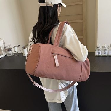 Minimally designed women's travel bag, stylish handheld sports and fitness bag, small size portable luggage bag for travel_viptrois.com