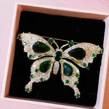 Literary Crystal Emerald Butterfly Brooch Retro Luxury Atmospheric Suit Coat Accessories Pin_voghion.com
