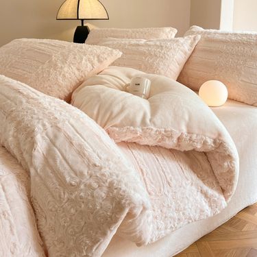 2025 Class A Carved Rabbit Fur Plush Four-Piece Winter Thickened Milk Velvet Sheet Quilt Cover Nantong Coral Fleece Bed_voghion.com