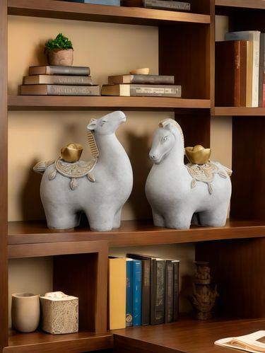 1 Piece Chinese-Style Classic War Horse-Shaped Resin Ornament_voghion.com